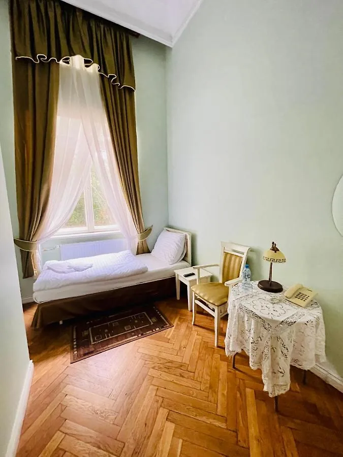 *** Hotel Palac Biedrusko Guest House Poland