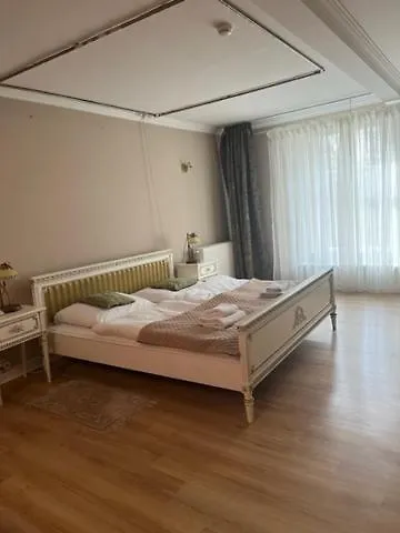 Hotel Palac Biedrusko Guest House